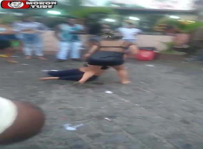 Video :As two females fight and strip, the audience cheers